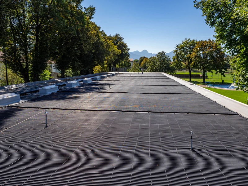 Solar beheiztes Schwimmbad in Deutschland - Solarheizung für öffentliche Bäder