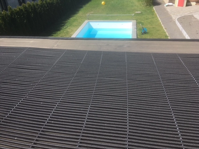 Solar Poolheizung selbst gebaut auf einem Dach